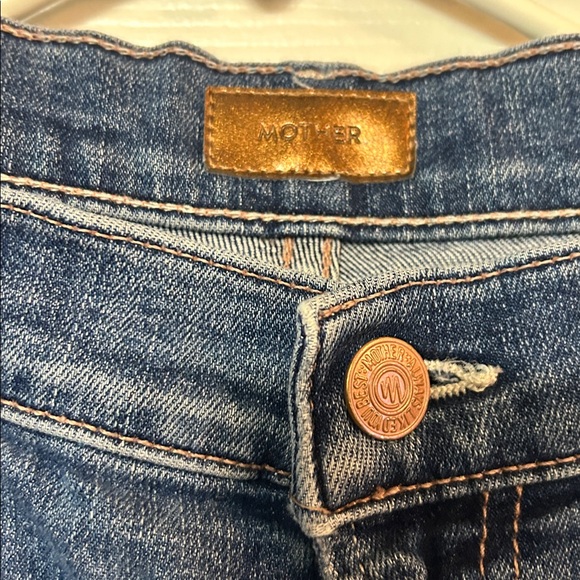 MOTHER The Insider Crop Step Chew Distressed Ankle Jeans | Size 29 - Picture 5 of 8